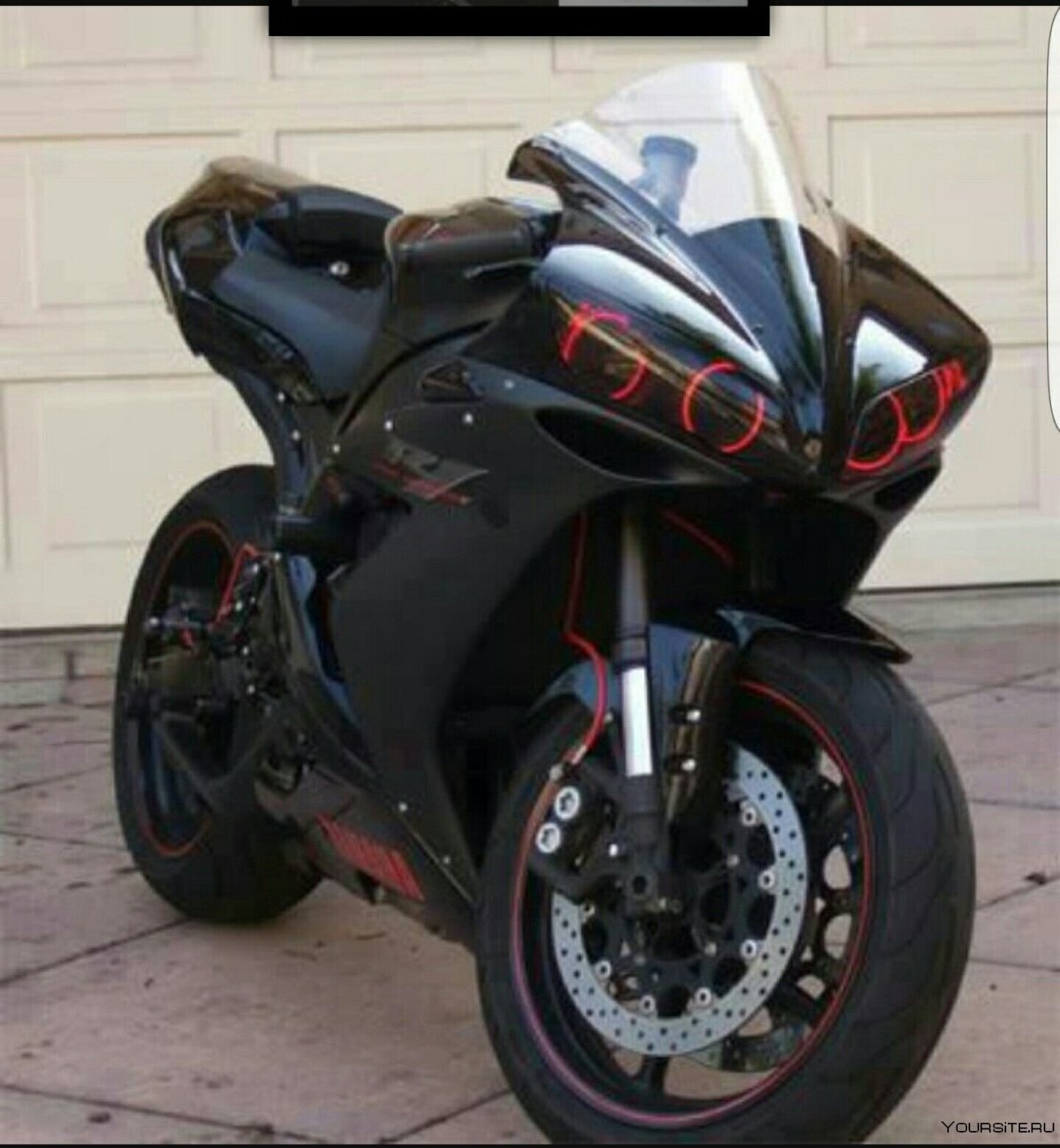 Мотоцикл Yamaha r1 чёрный
