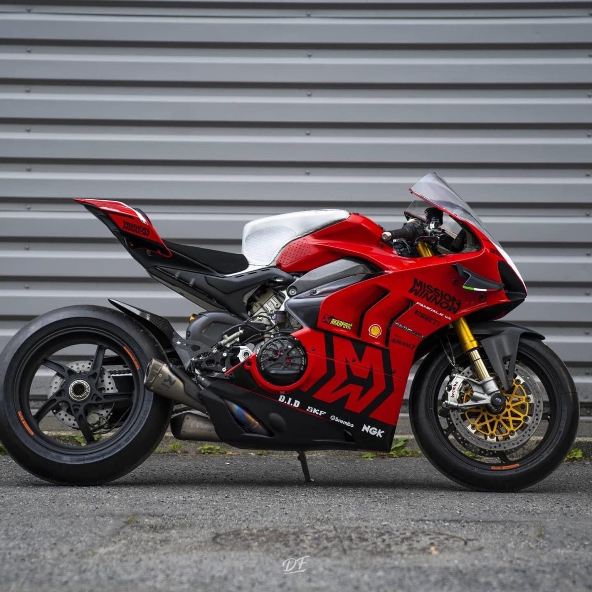 Спортбайк Ducati v4