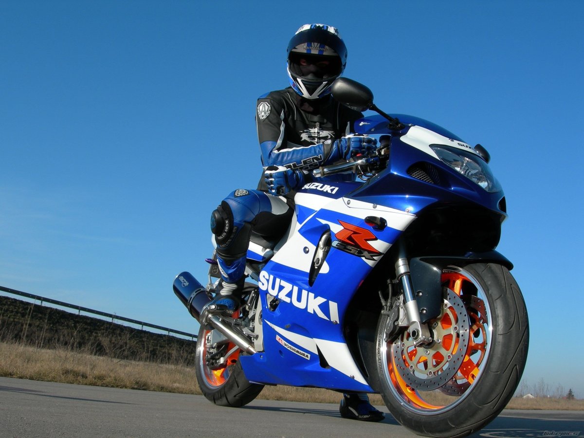 Suzuki спортбайк