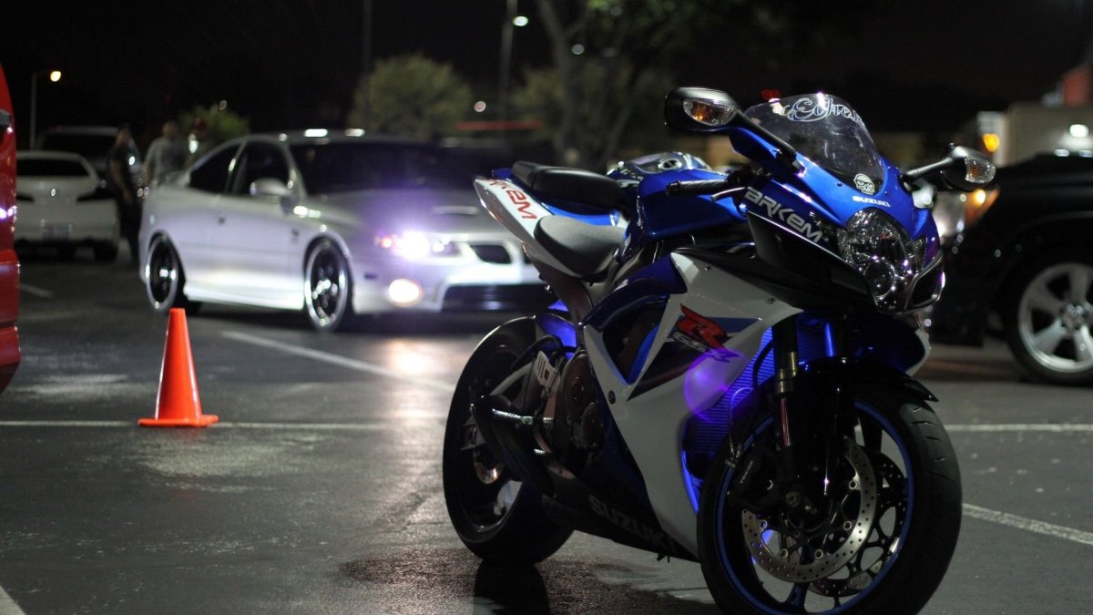 Suzuki GSX-R 1000 ночью