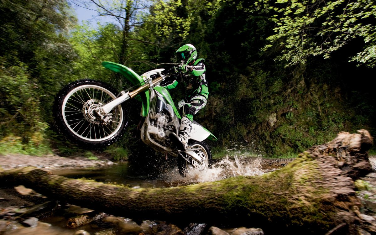 Kawasaki kx450f в лесу