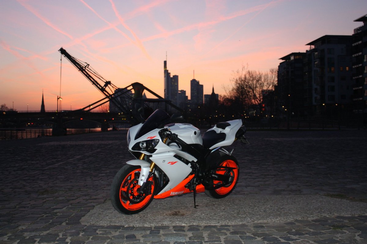 Yamaha r1 черно красный