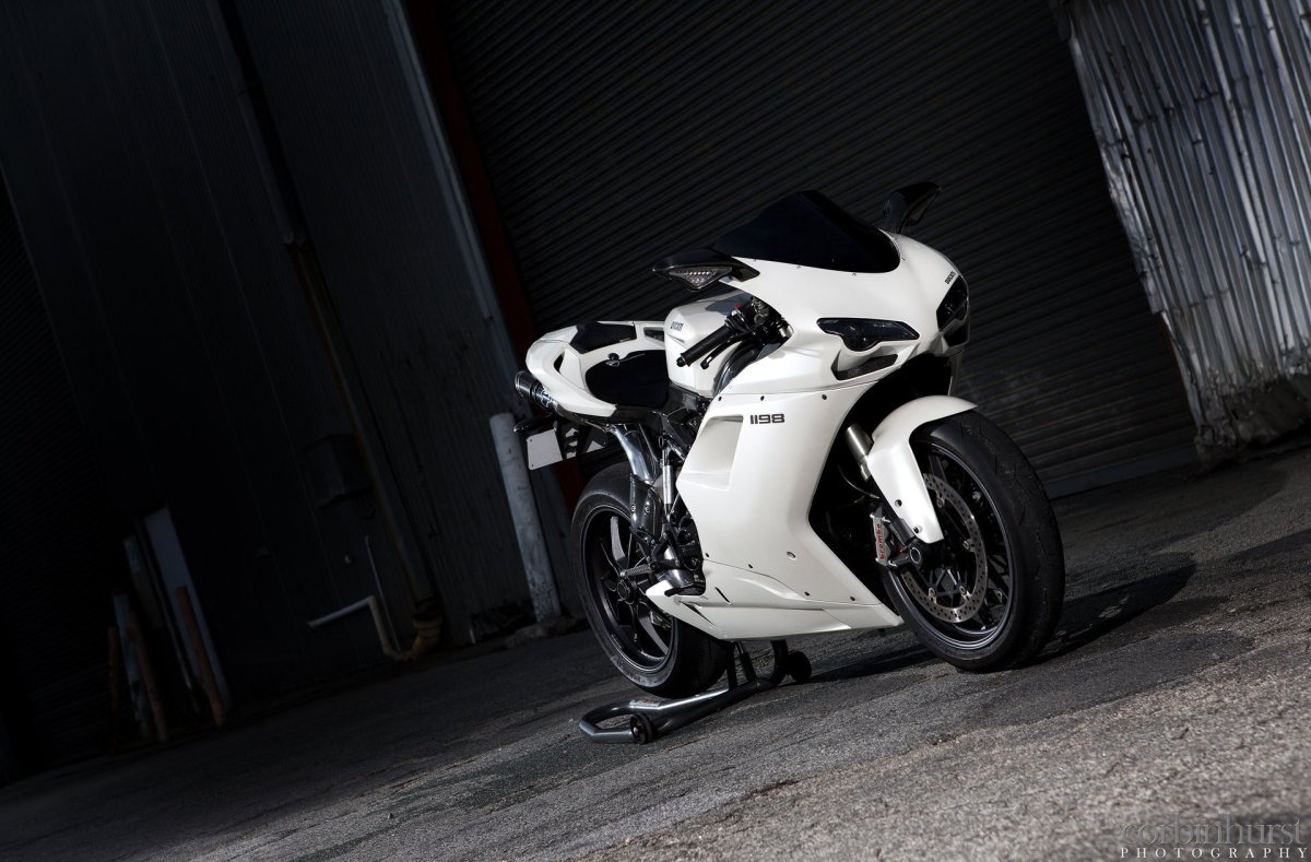 Ducati спортбайк белый