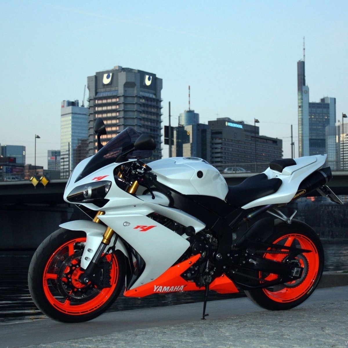Спортбайк Yamaha r1