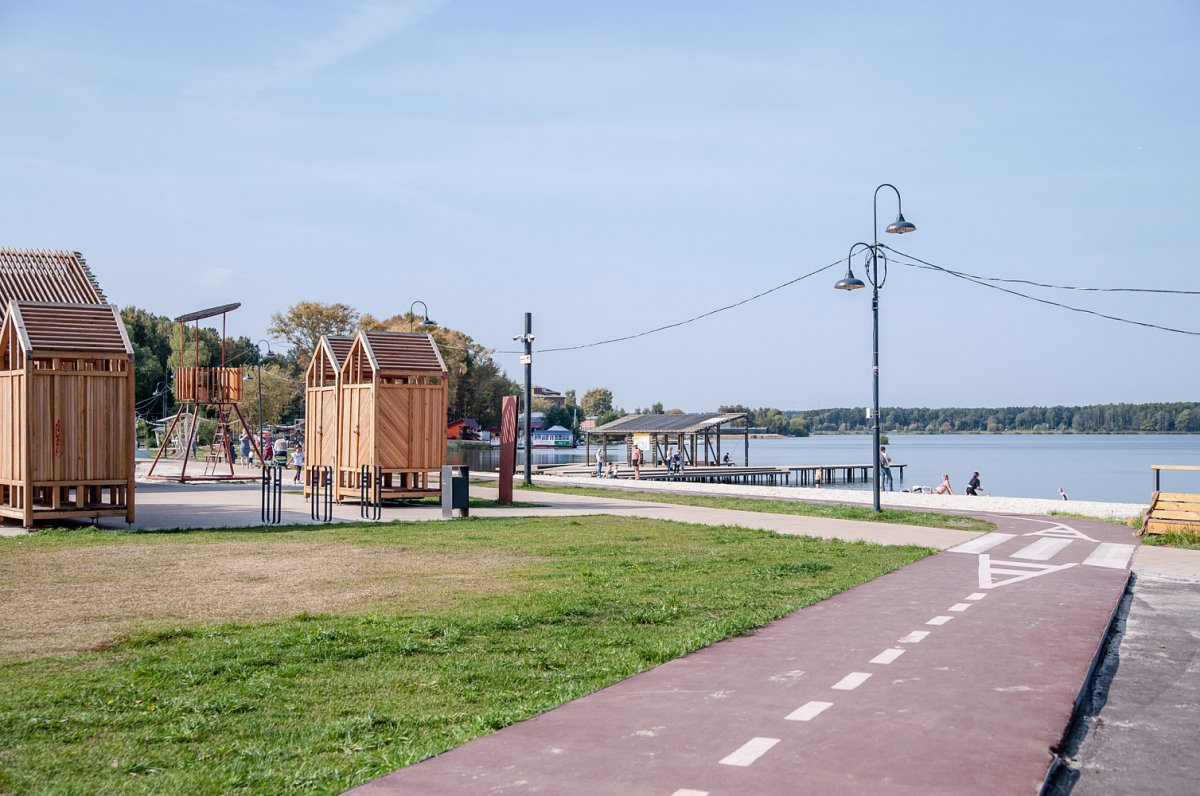 Городской пляж в Солнечногорске на озере Сенеж
