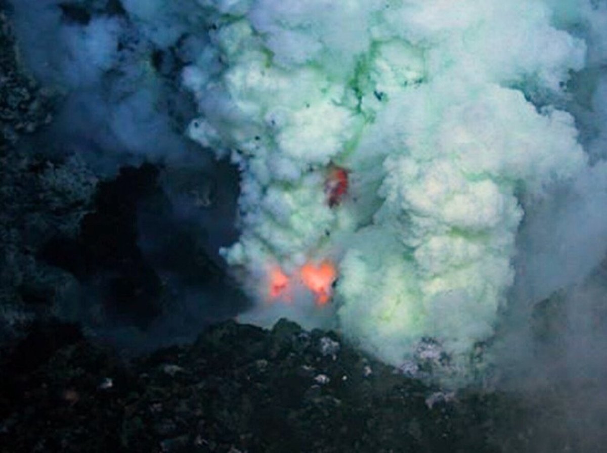 Подводный вулкан колумбо