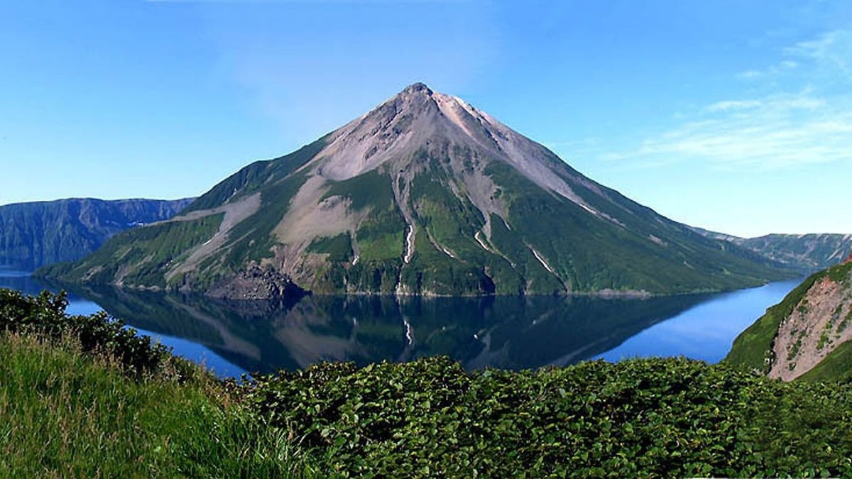 Вулкан Креницына, Курильские острова