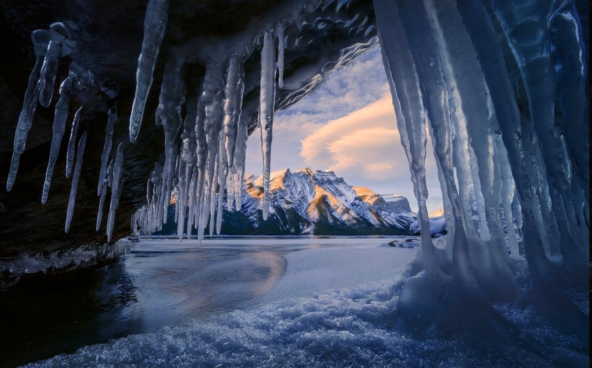 Сосульки в пещере