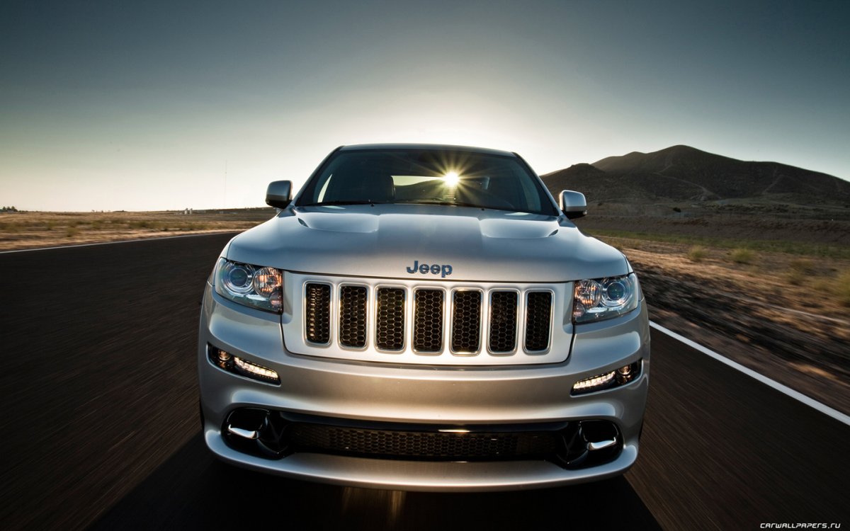 Jeep Grand Cherokee srt8 Silver