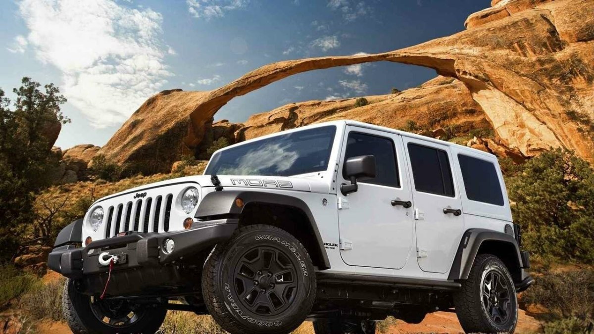 Jeep Wrangler на скале