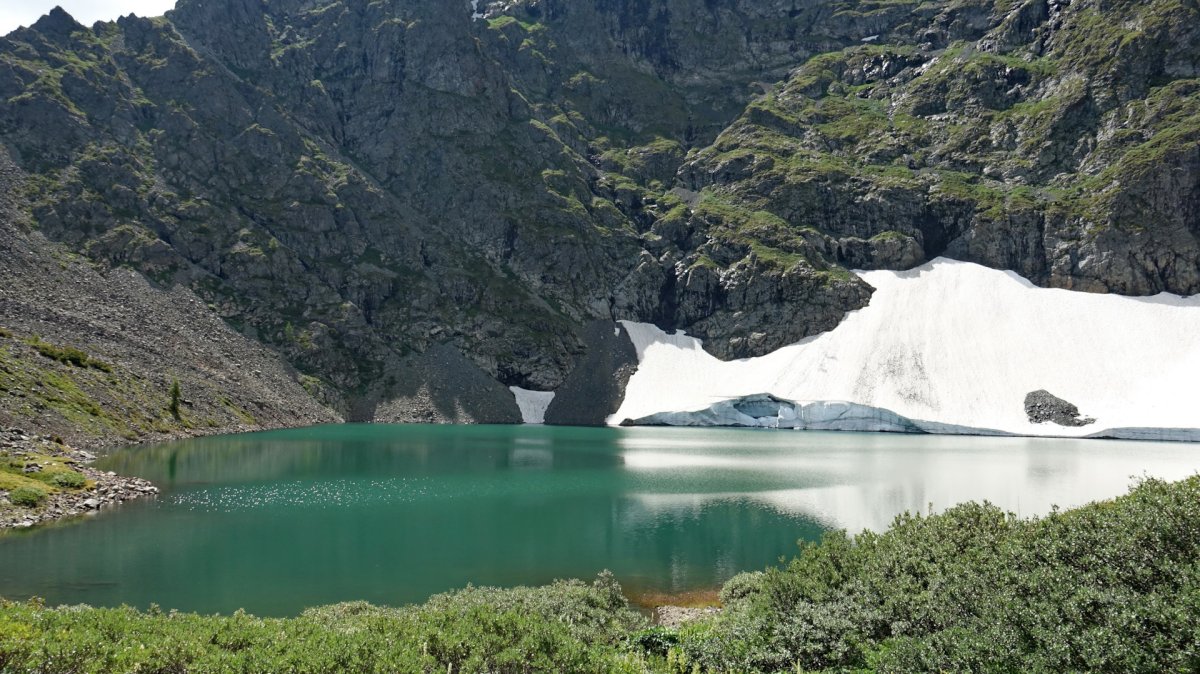 Гора красный камень горный Алтай