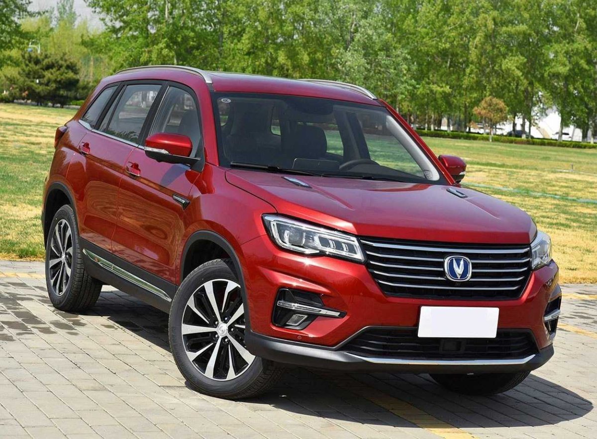 Китайский кроссовер Чанган cs75