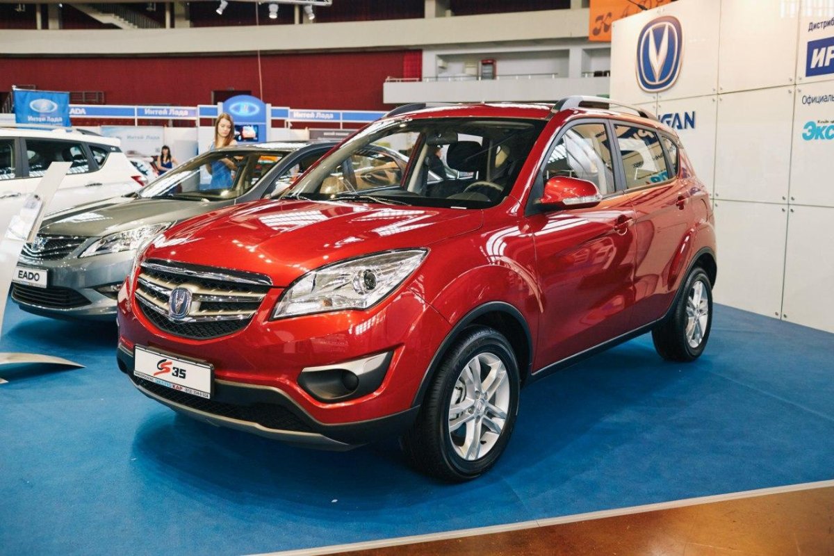 Китайский кроссовер Чанган cs35