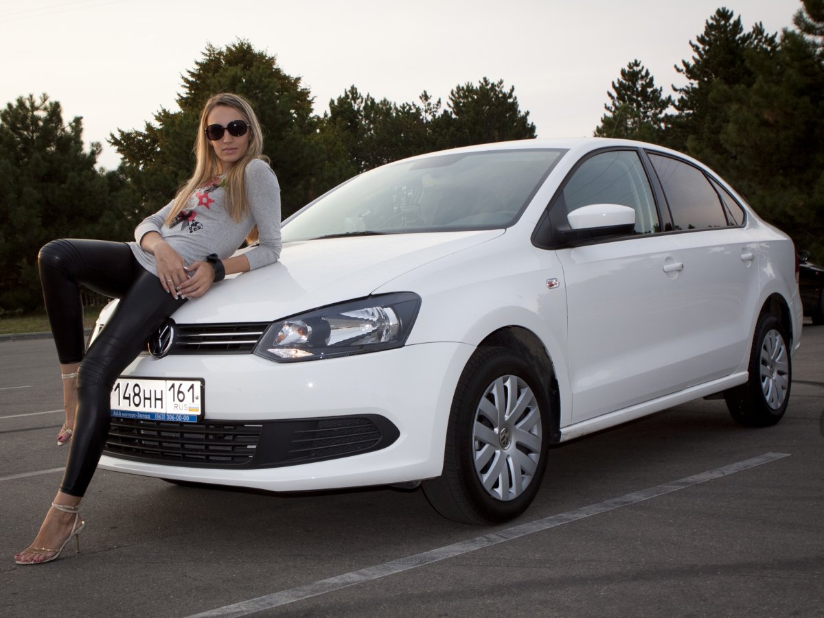Volkswagen Polo sedan девушки