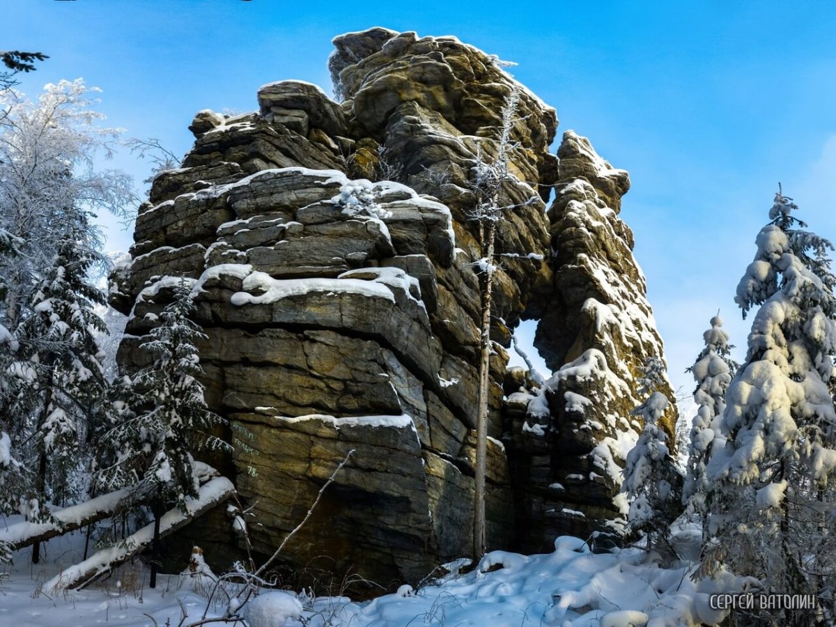 Скала арка Синегорский