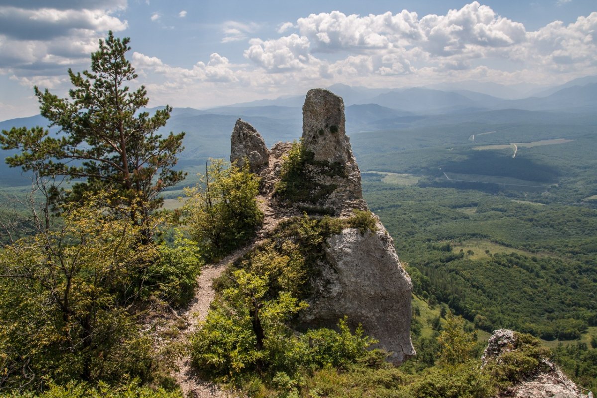 Скала чертов палец Байкальск