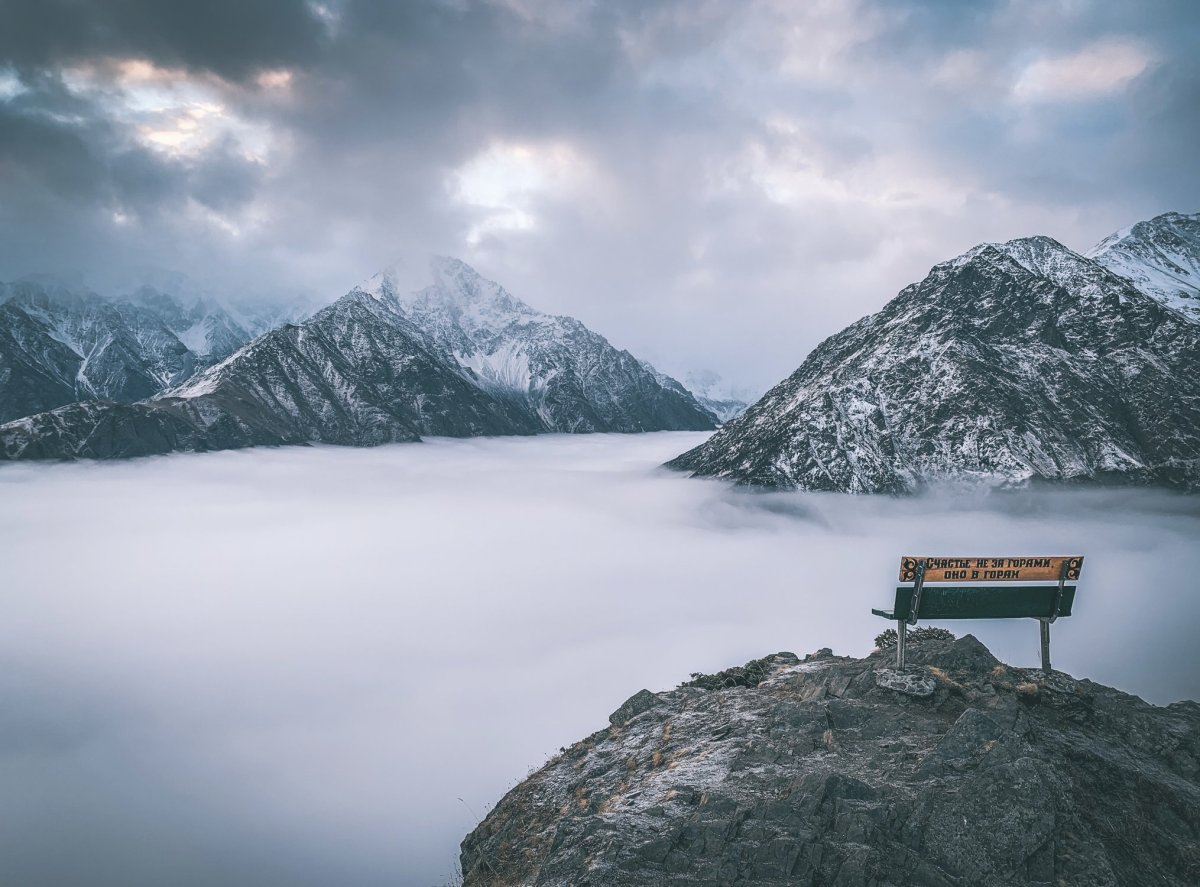 Лавочка счастье не за горами Осетия