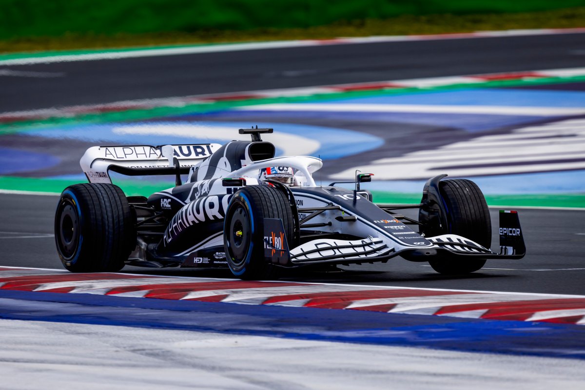 Болид f1 2022 Альфа Таури