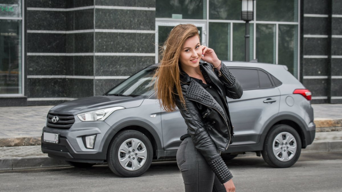 Hyundai Creta и девушка