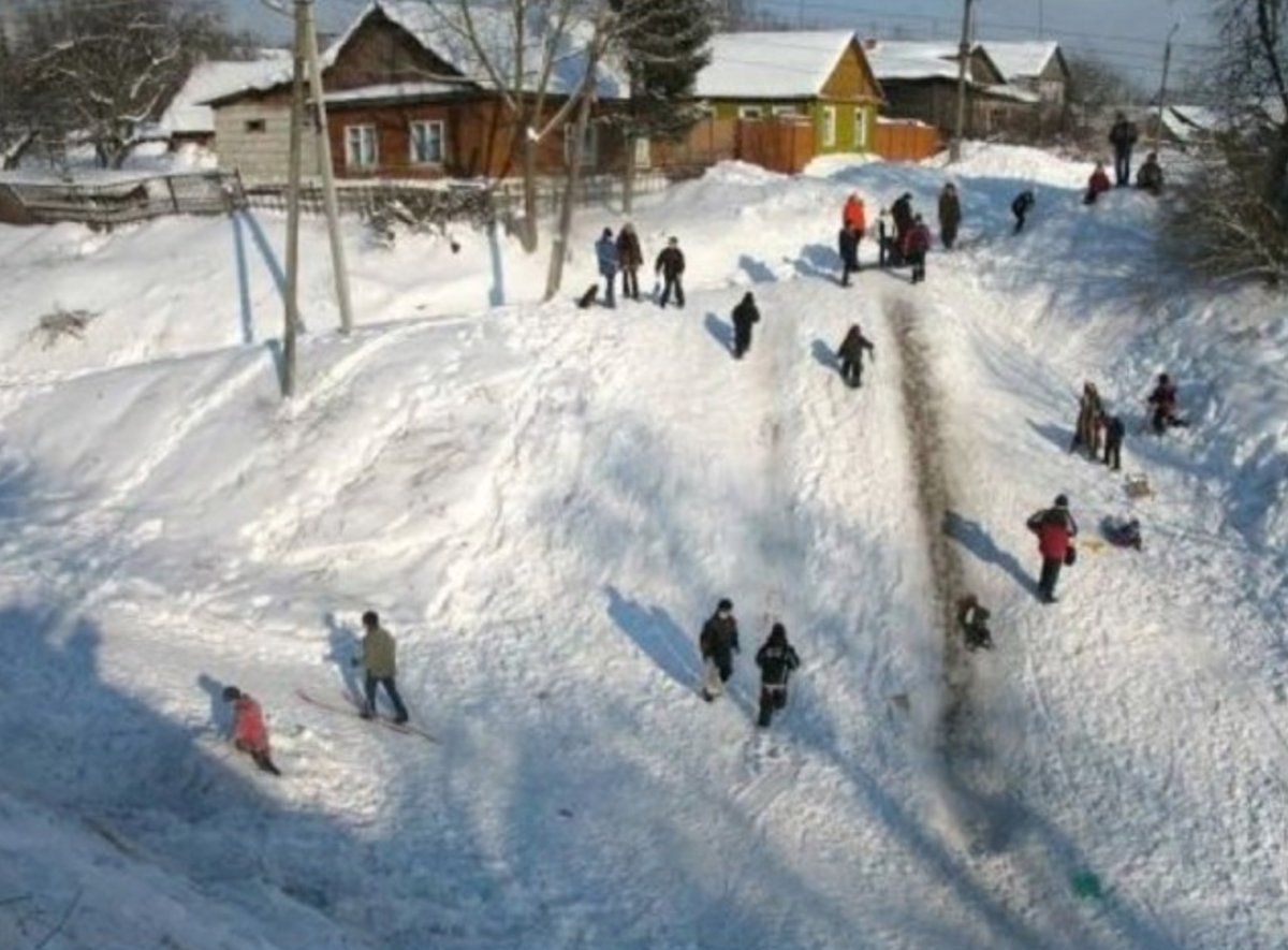 Снежная горка в деревне