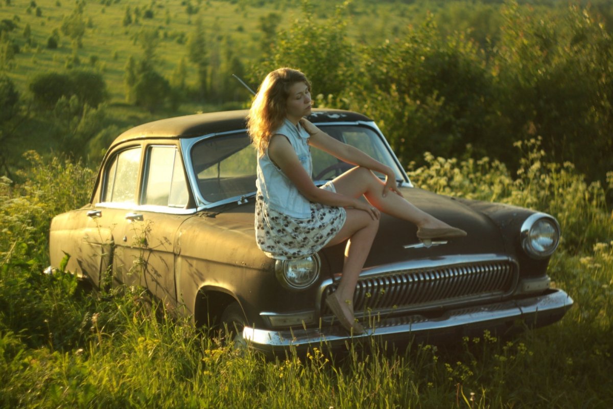 Девушки и советские автомобили