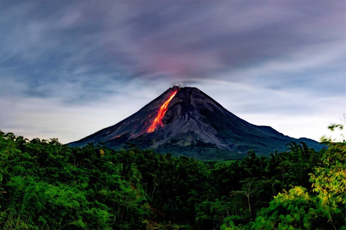 Мерапи (Merapi), Индонезия.