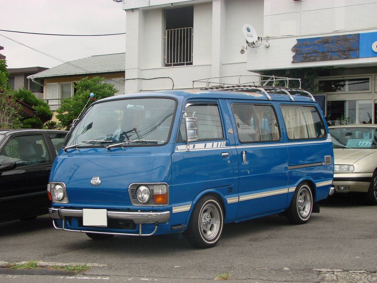 Toyota Hiace stance
