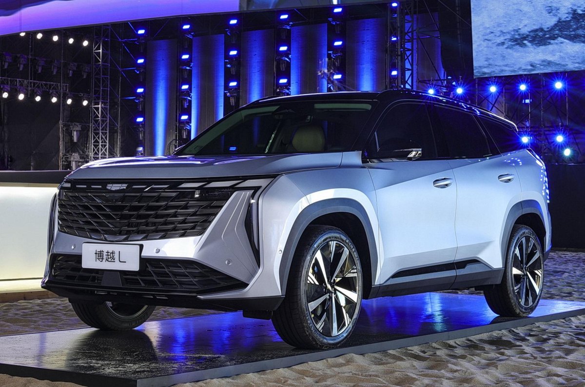 Новый Geely Atlas 2023