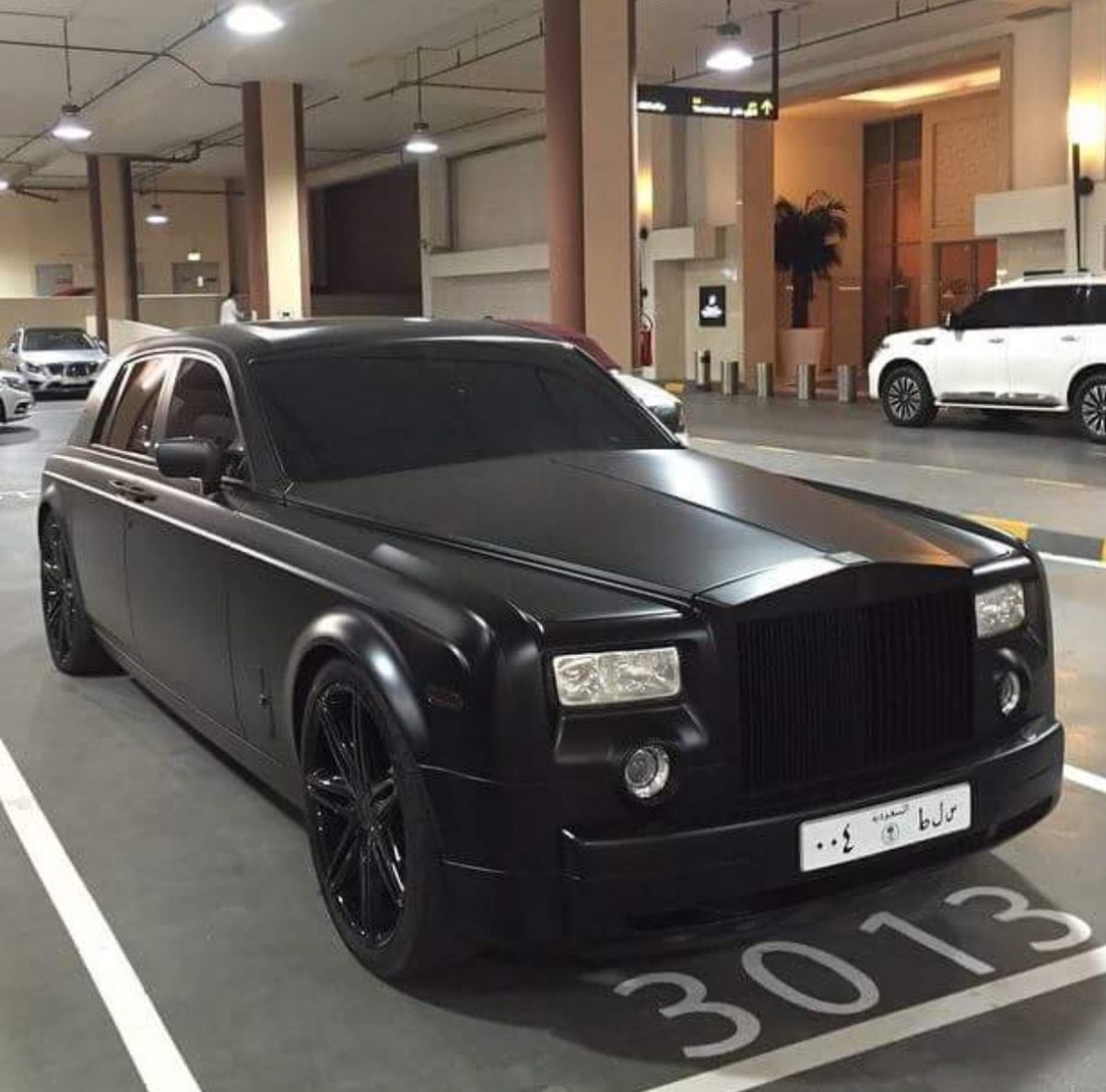 Rolls-Royce Фантом чёрный