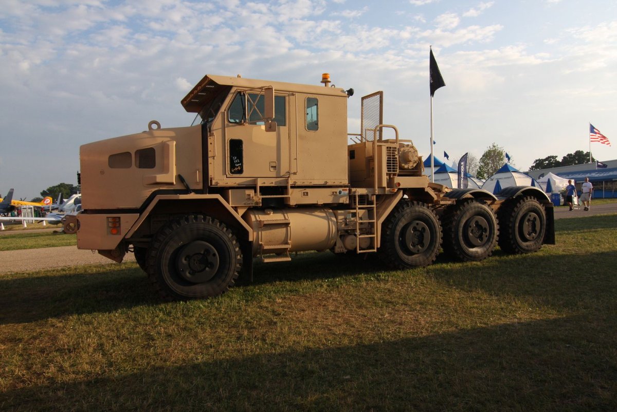 Седельный тягач Oshkosh Global het