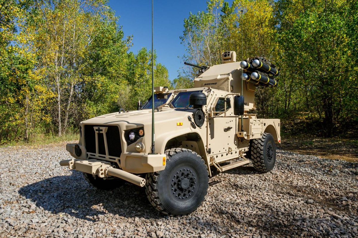 Ошкош l-atv 2019