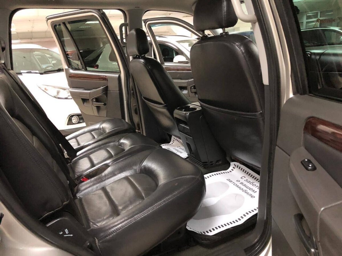 Ford Explorer 4.0 156kw сзади
