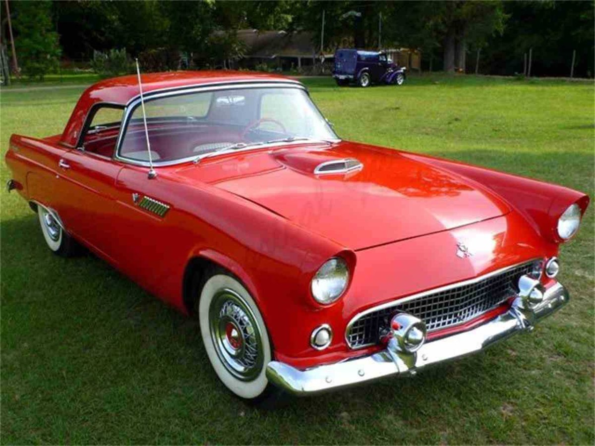 Старый Форд Thunderbird