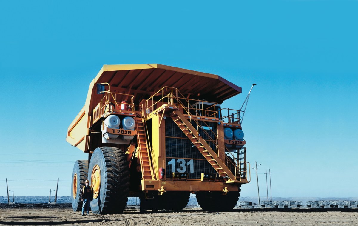 Карьерный самосвал Liebherr t282b