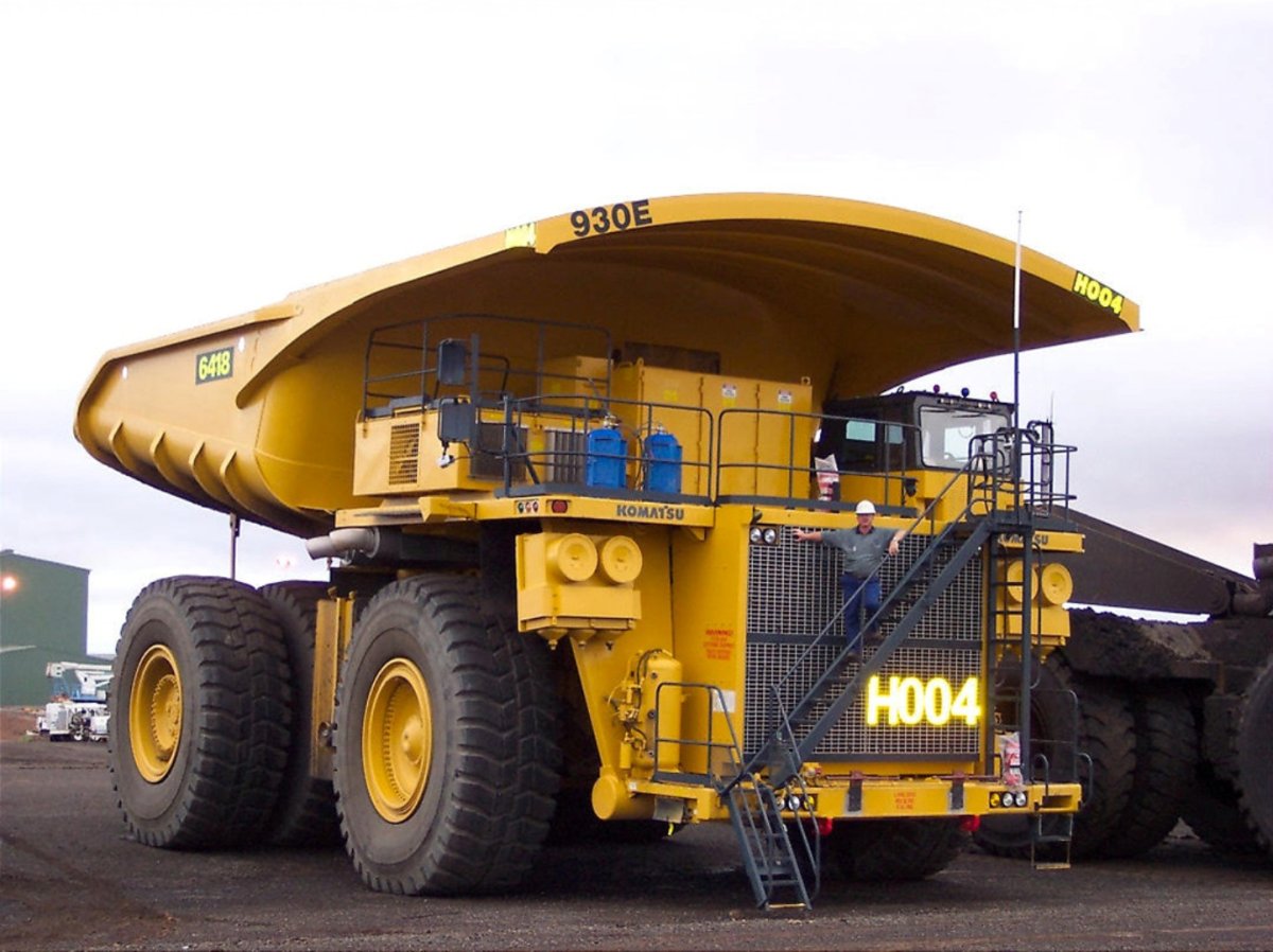 Komatsu 930