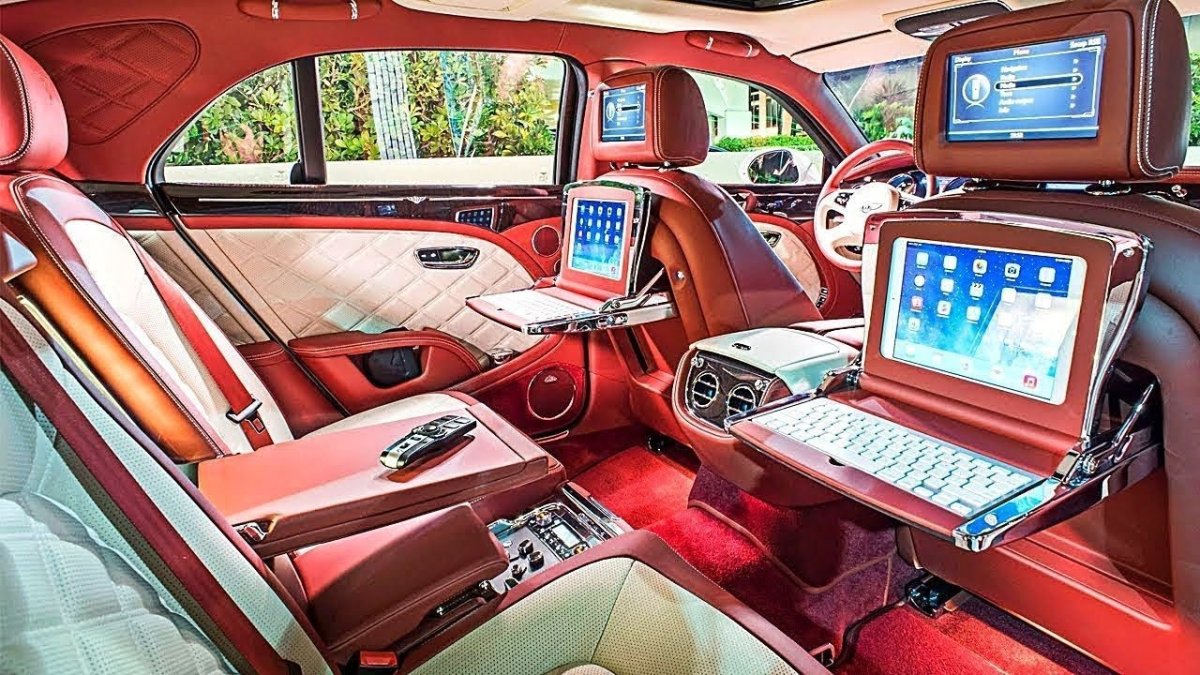 Шикарный салон автомобиля