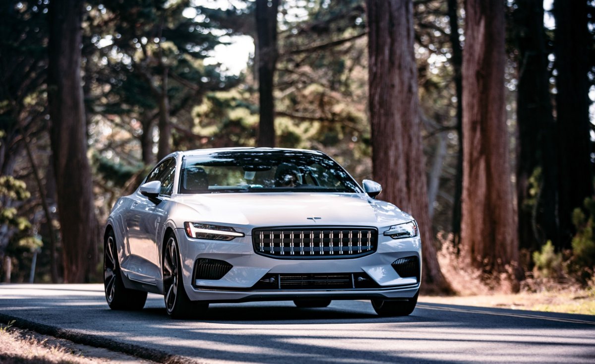 Машина Polestar 1