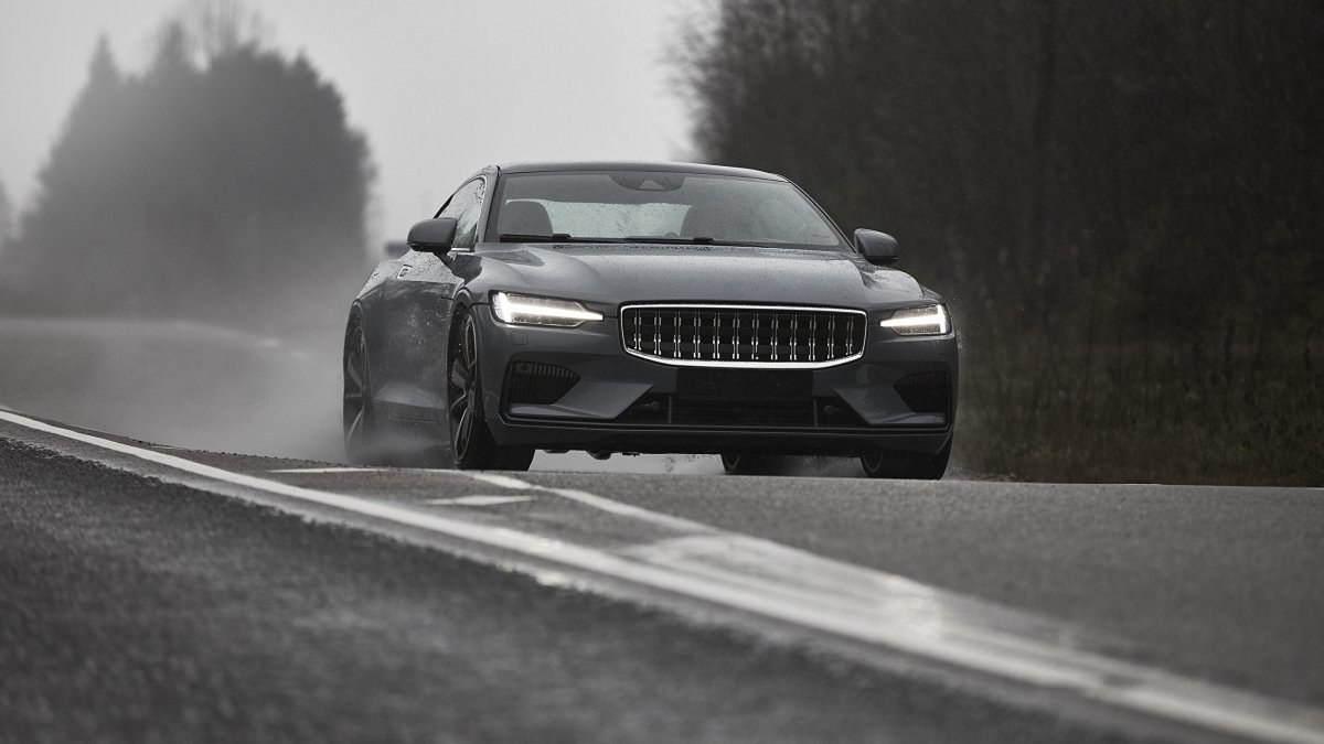 Вольво Polestar 1