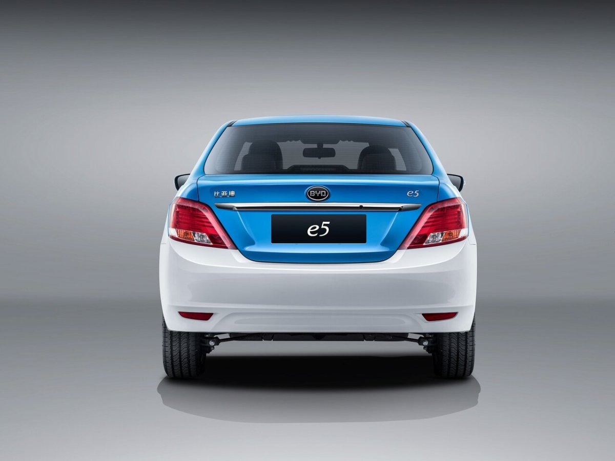 Электромобиль BYD e5