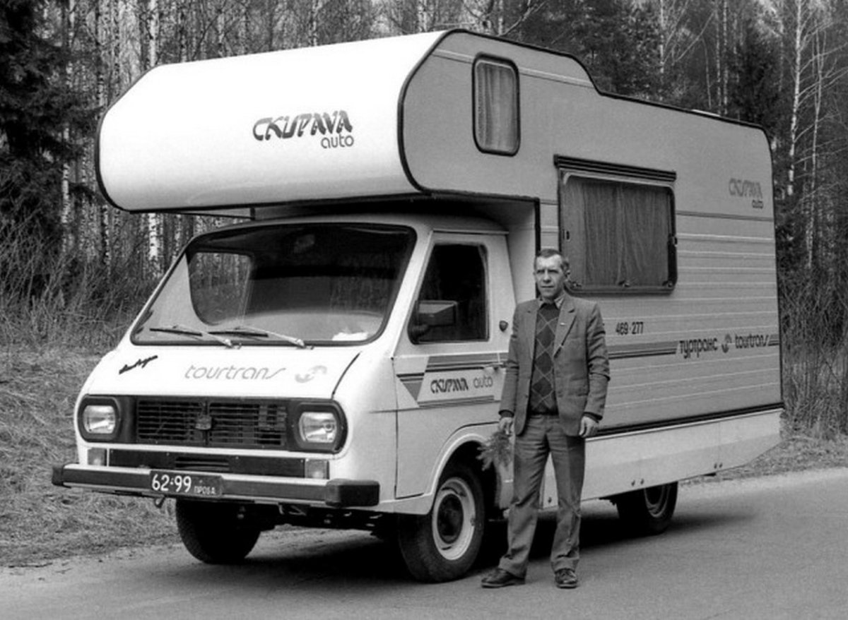 Автодом на базе РАФ 2203