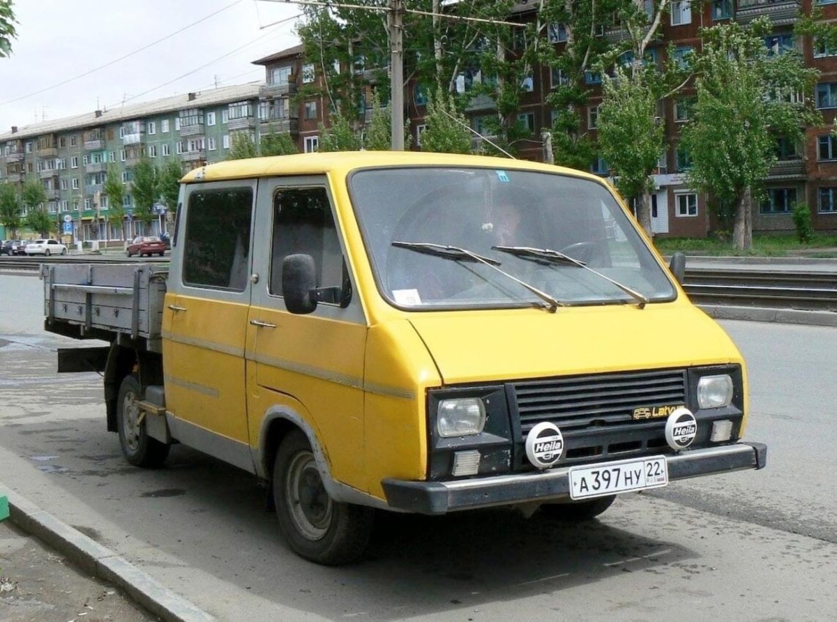 РАФ 3302