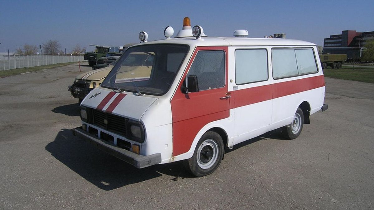 Машина РАФ 22031
