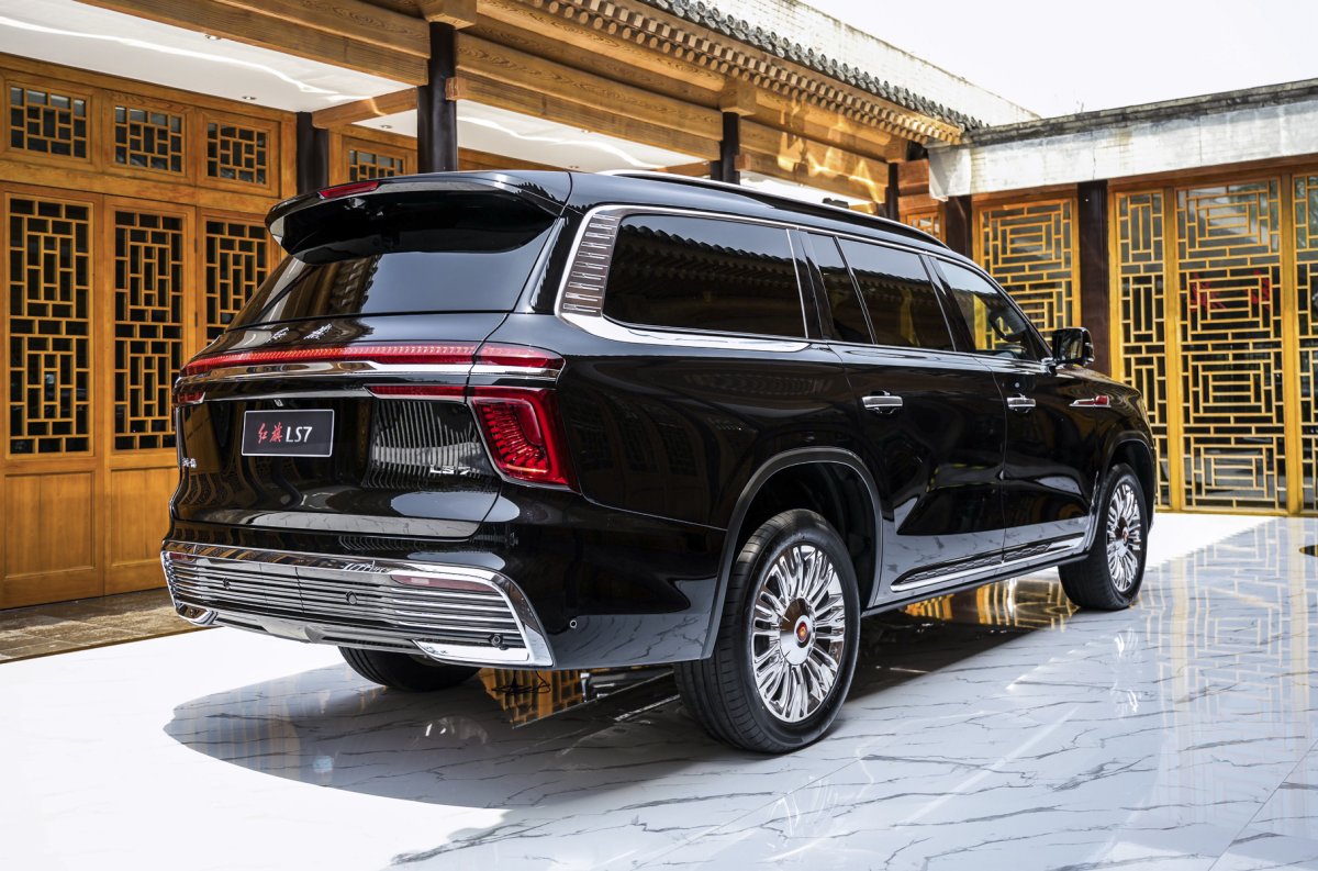 Китайский джип Hongqi