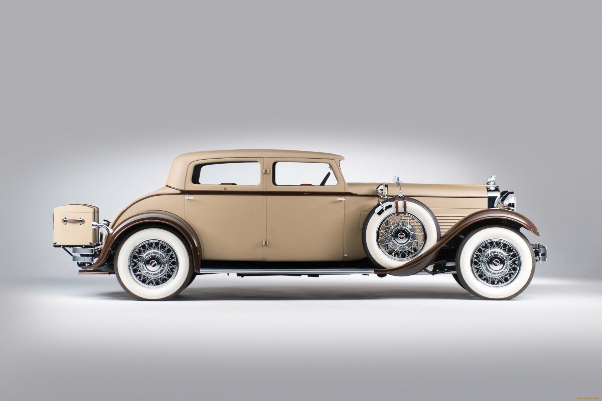 Stutz SV-16 sedan
