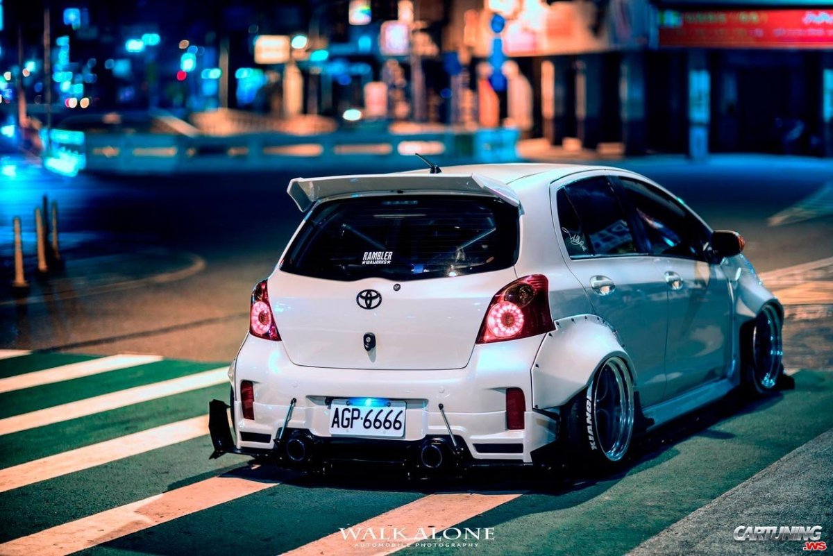 Toyota Yaris.стэнс