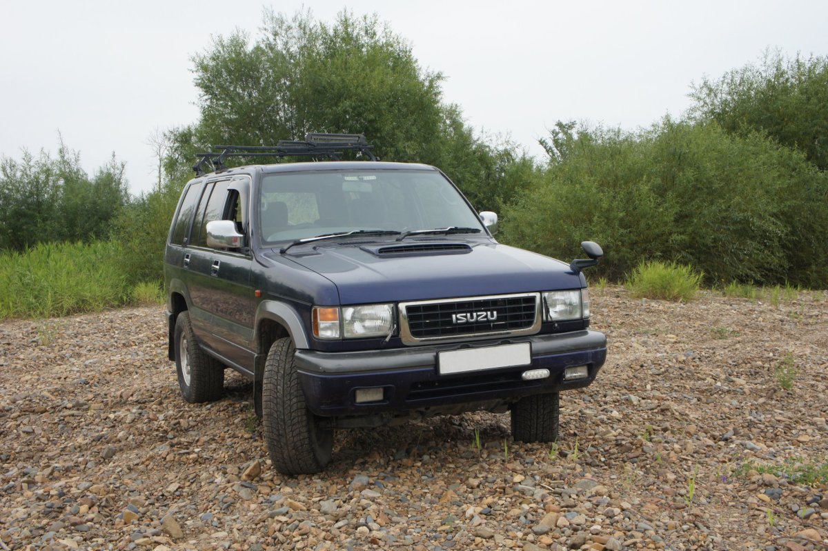 Isuzu Bighorn Lotus 1996 год