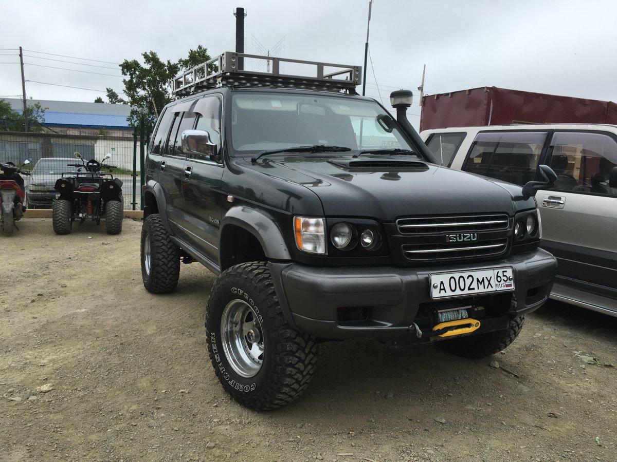 Isuzu Bighorn 2