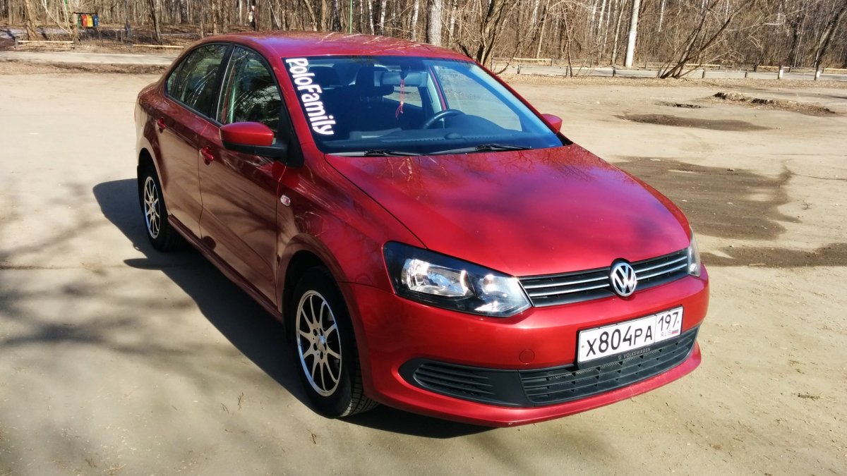 Volkswagen Polo sedan красный