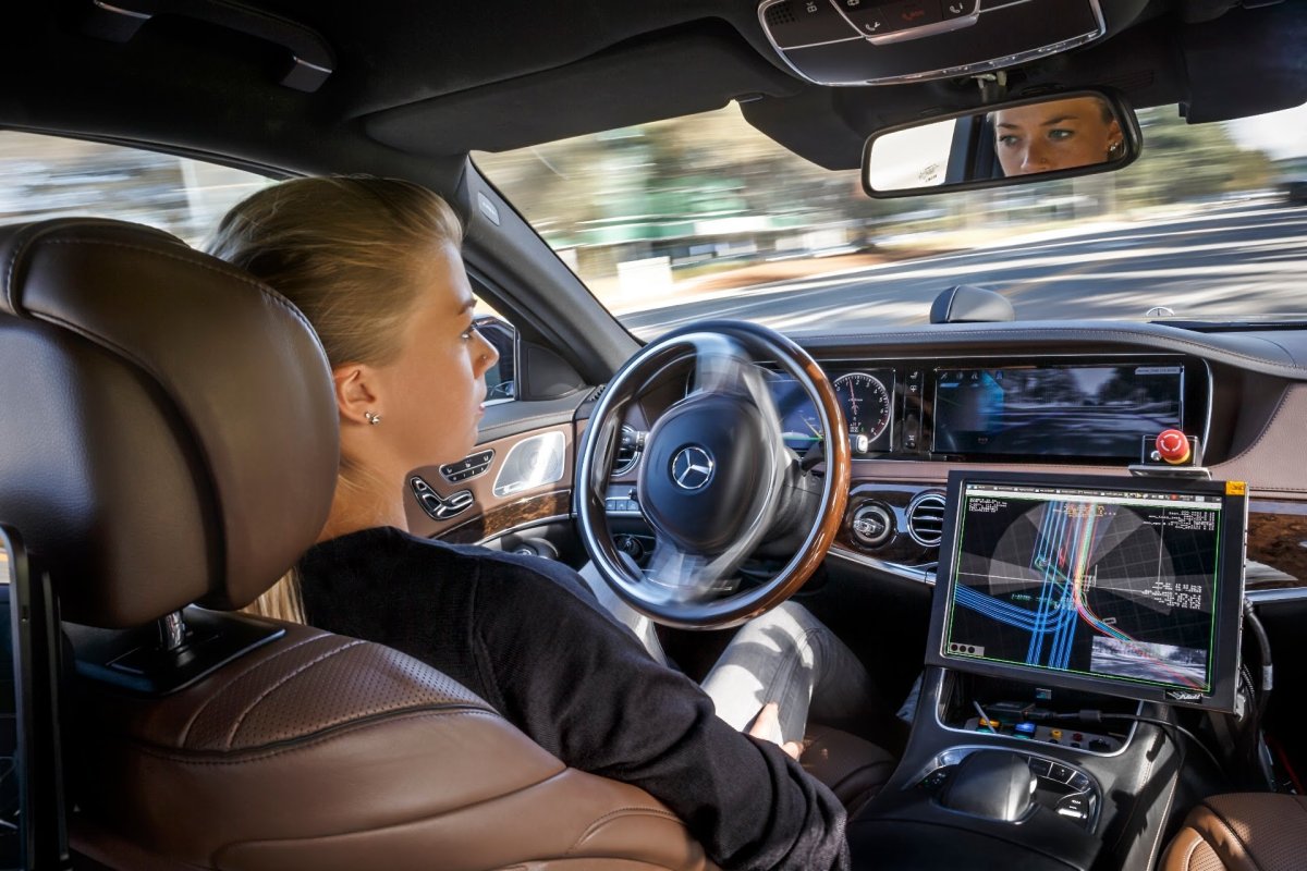Mercedes-Benz s-класс (Drive Pilot)