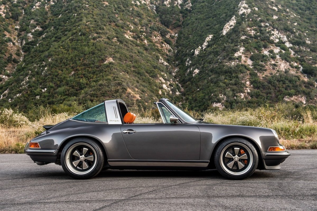 Porsche 911 Targa Singer